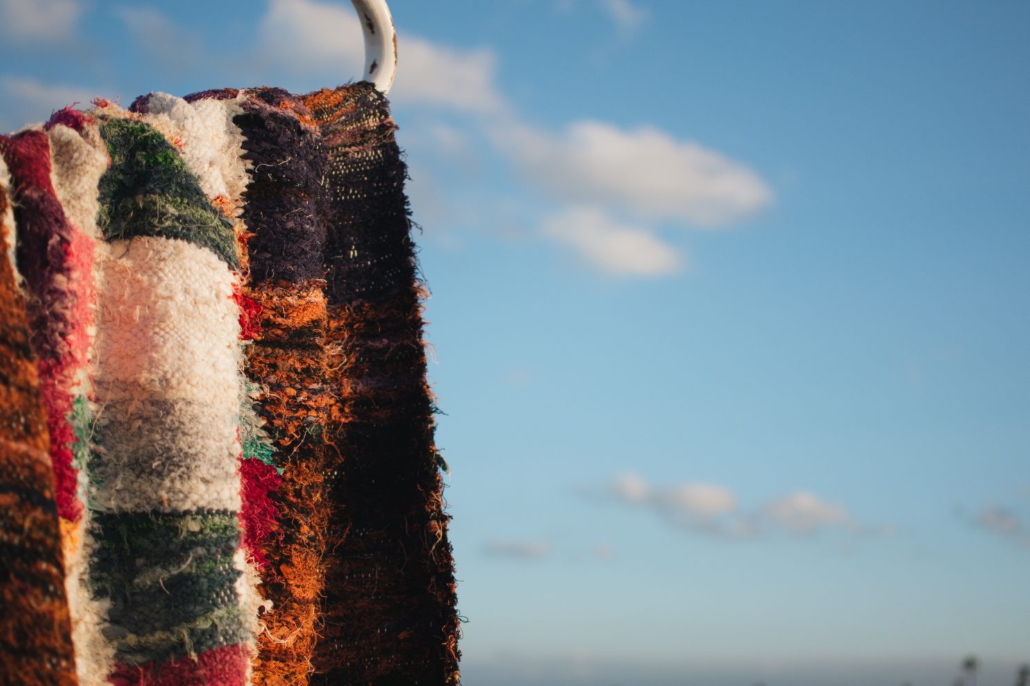 Nettoyer son tapis berbère en laine - Nos astuces