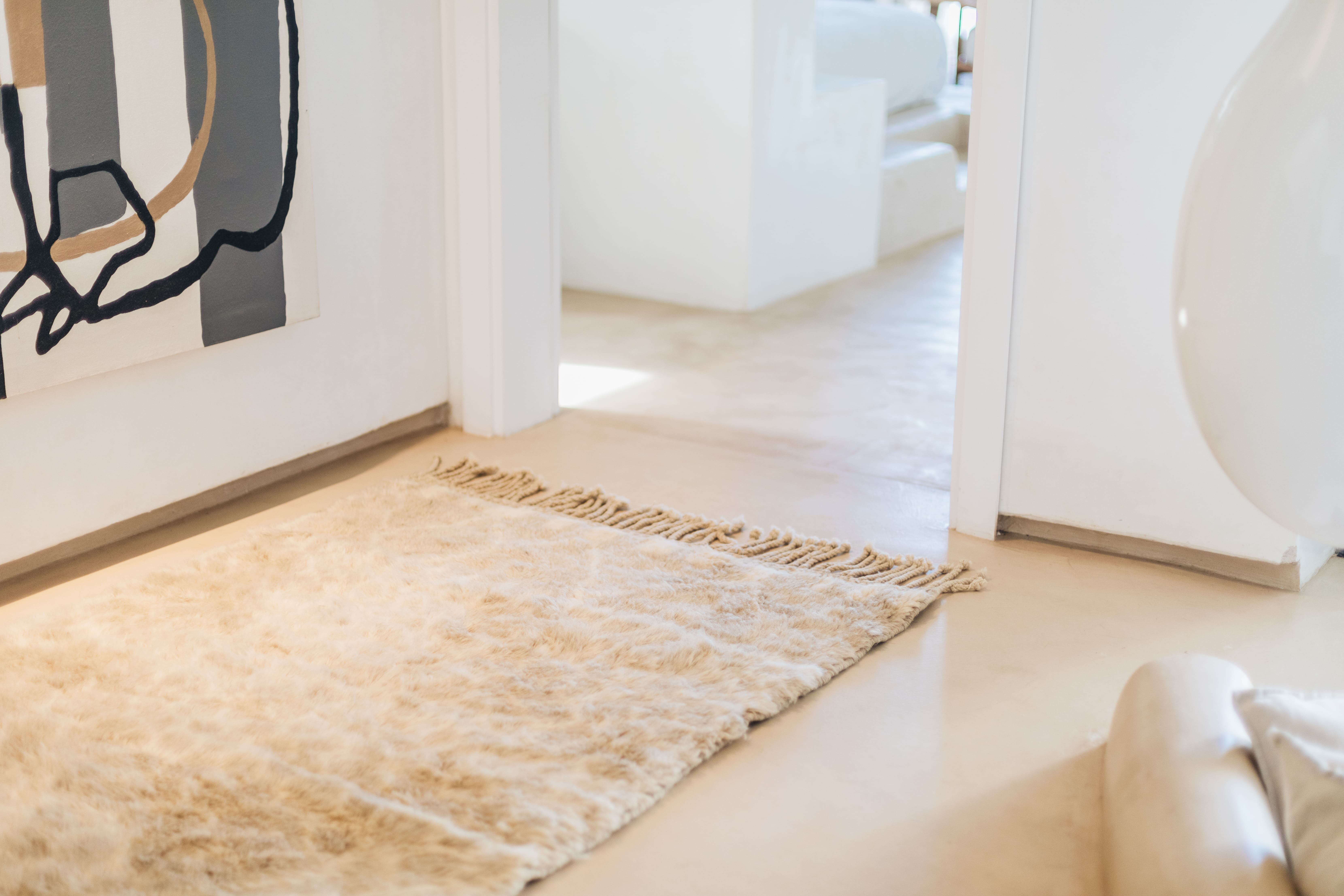 Tapis berbere bitrame ton sur ton blanc